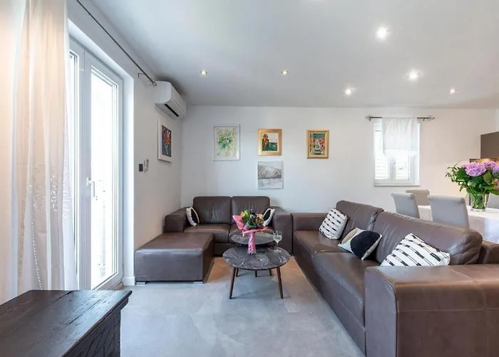 Meri & Karla - Two Bedroom With Balcony And Bridge View * Dubrovnik