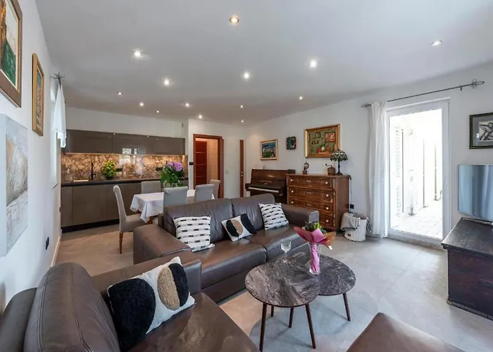 Apartment Meri & Karla - Two Bedroom With Balcony And Bridge View