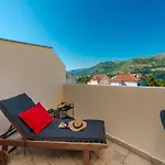 Meri & Karla - Two Bedroom With Balcony And Bridge View Lejlighed *