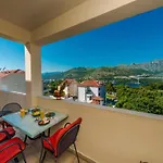 Meri & Karla - Two Bedroom With Balcony And Bridge View *