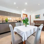 Meri & Karla - Two Bedroom With Balcony And Bridge View Dubrovnik