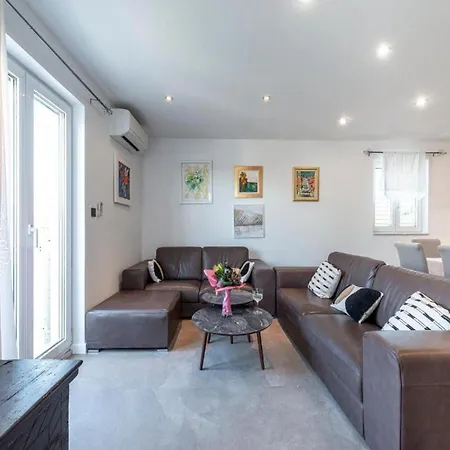 Meri & Karla - Two Bedroom With Balcony And Bridge View * Dubrownik