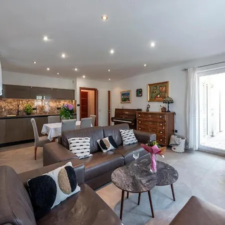 Lejlighed Meri & Karla - Two Bedroom With Balcony And Bridge View