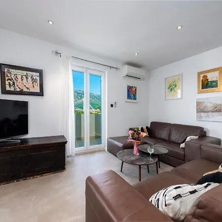 Meri & Karla - Two Bedroom With Balcony And Bridge View Lägenhet *