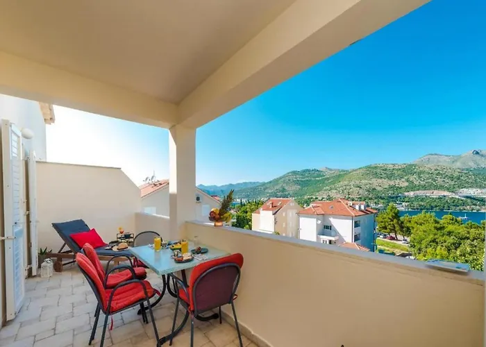 Meri & Karla - Two Bedroom With Balcony And Bridge View Apartament