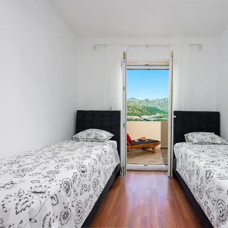アパート Meri & Karla - Two Bedroom With Balcony And Bridge View *