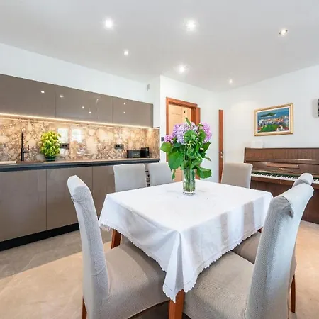 Meri & Karla - Two Bedroom With Balcony And Bridge View Ντουμπρόβνικ