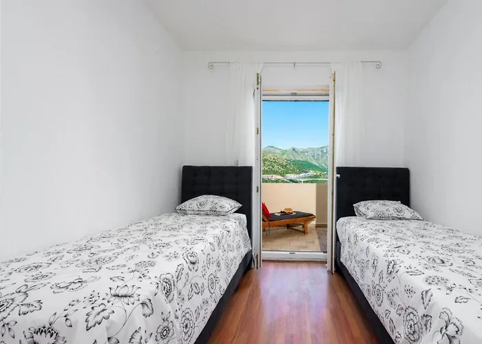 アパート Meri & Karla - Two Bedroom With Balcony And Bridge View *