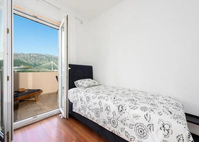 アパート Meri & Karla - Two Bedroom With Balcony And Bridge View